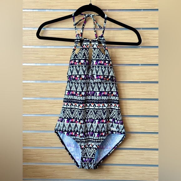 LASCANA Cutout Halterneck One-Piece Swimsuit in Black Multicolor Geometric Print - Picture 7 of 16